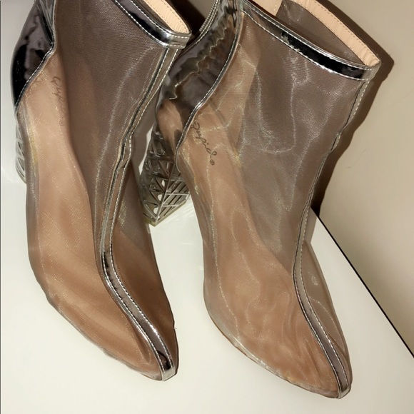 Heels - Picture 2 of 8